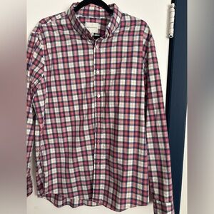 💪 American Eagle, red white and blue button-down size large💪💪